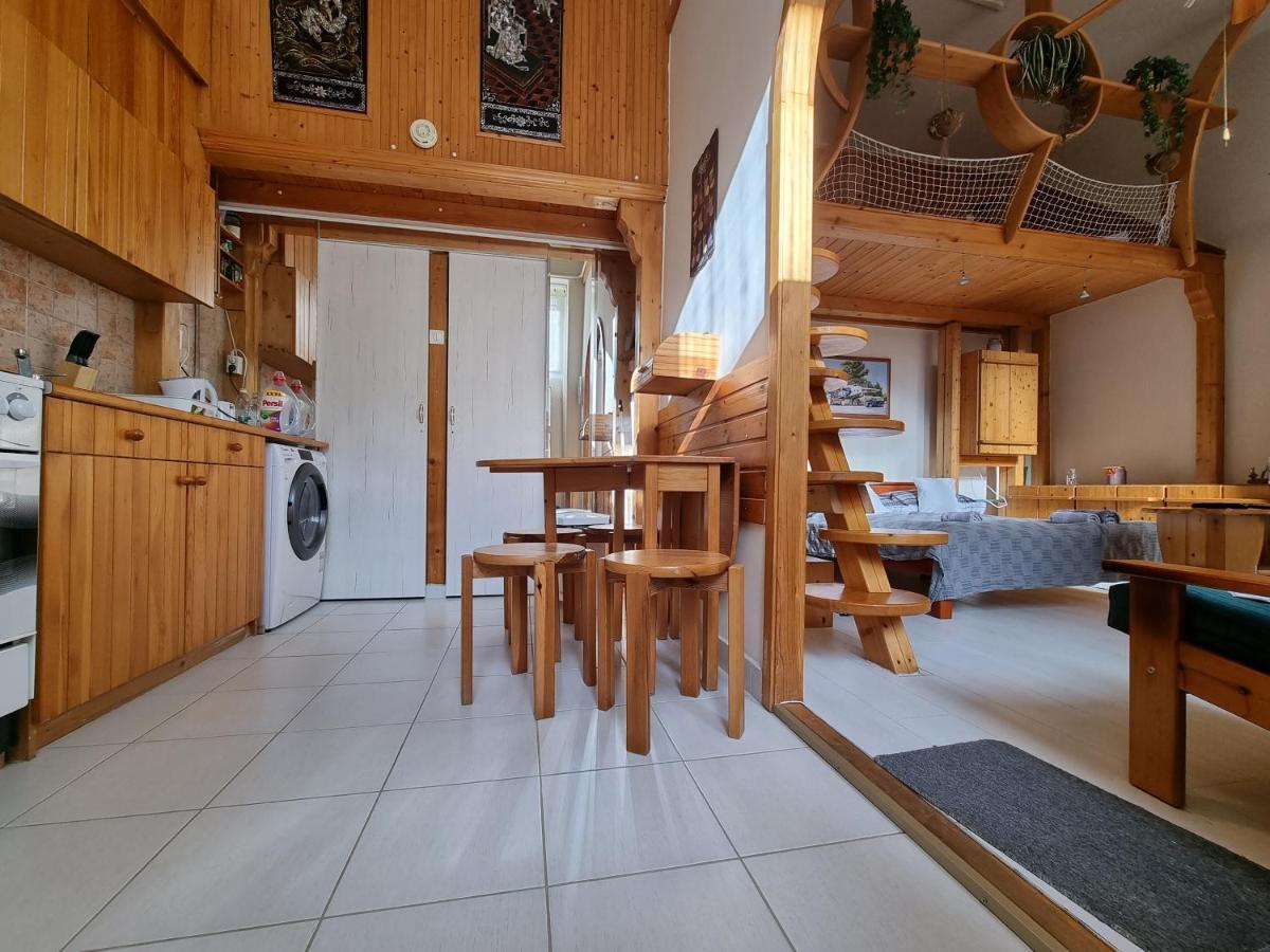Little Cozy Apartman Miskolc Exteriör bild